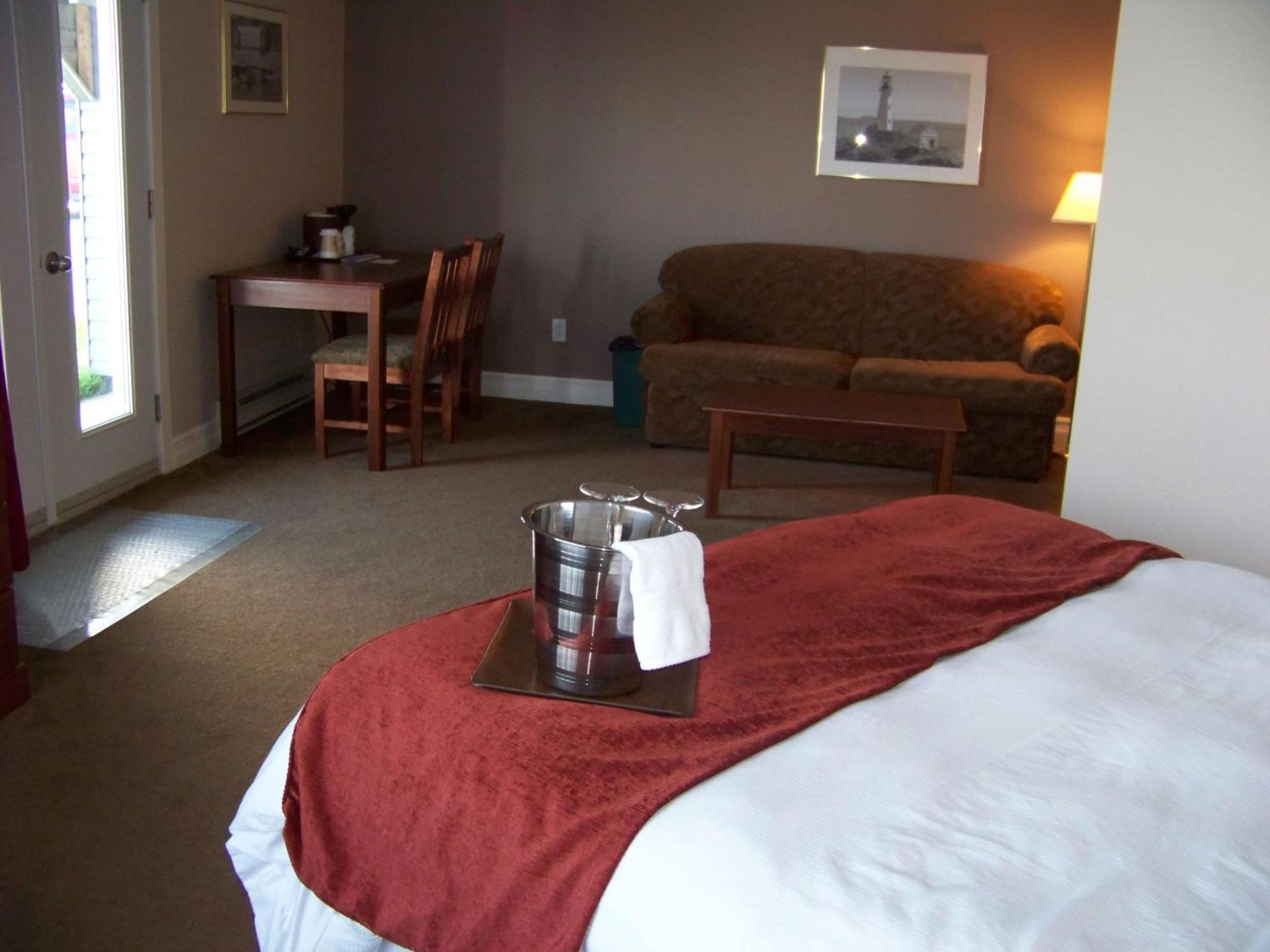 Ocean View Hotel روكي هاربور المظهر الخارجي الصورة